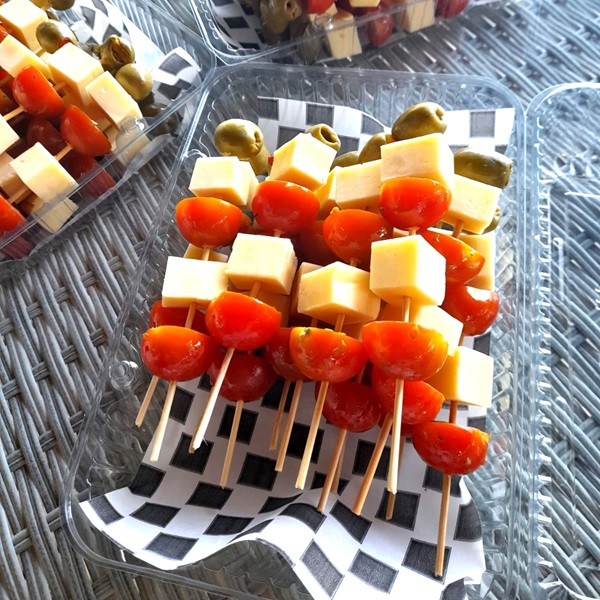 Brochetas Mediterráneas (14 unidades) $9.000